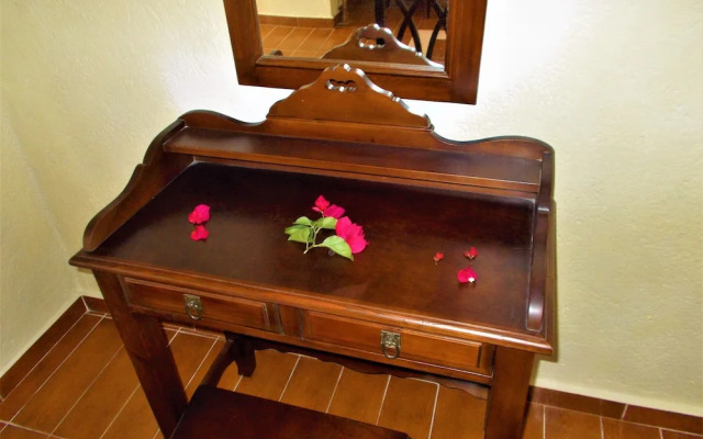 Loukas Kontos Traditional House