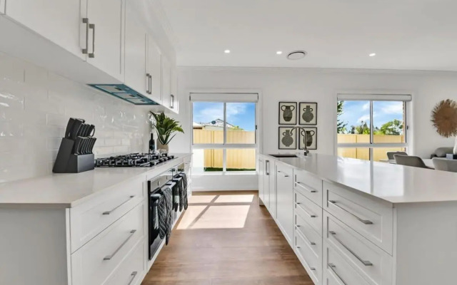 Hideaway on Curran - Modern & Comfy Retreat in CBD Firepit