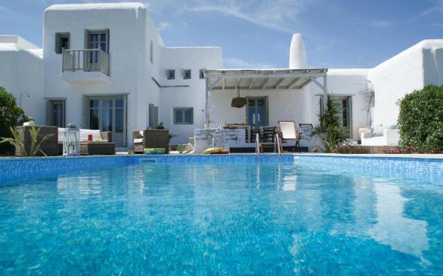 House with private pool