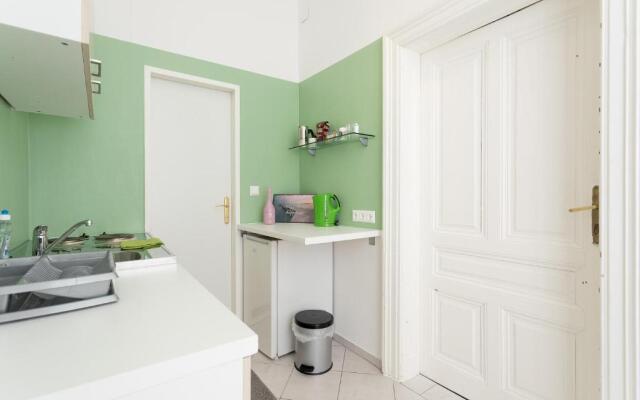 Belvedere Palace Green Heart Studio