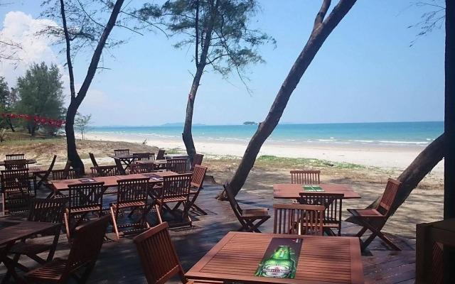 Samsuria Beach Resort & Residence