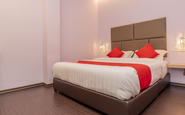 OYO 89423 Zenz Hotel