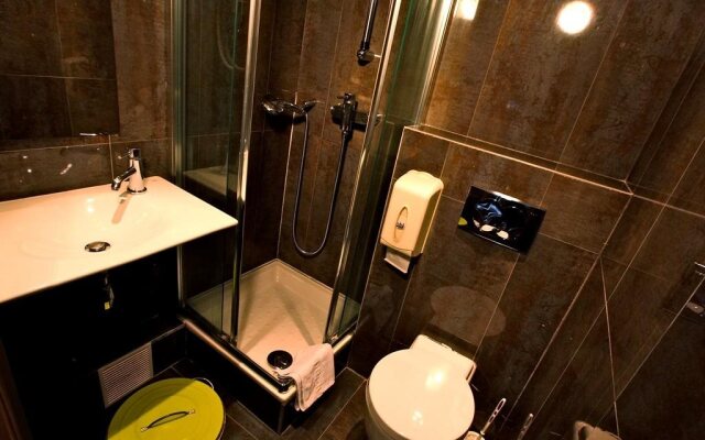 Plug Inn Boutique Hostel