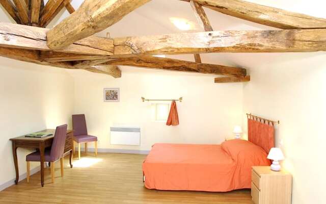 House With 4 Bedrooms in Saint-vincent-la-châtre, With Pool Access, Fu