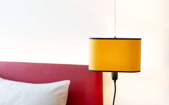 Holiday Inn — the niu, Franz Vienna