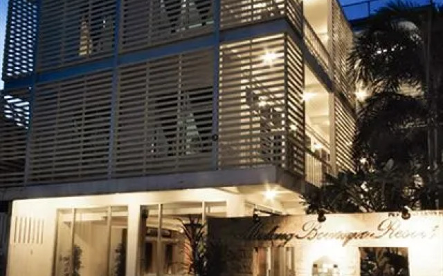 RoomQuest Pratunam Yesterday's Photo Hotel