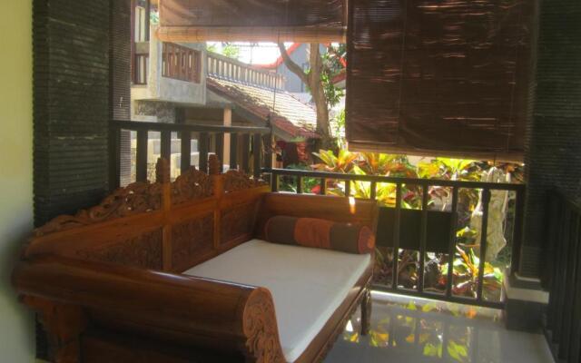 Tradisi Beach Front Villas