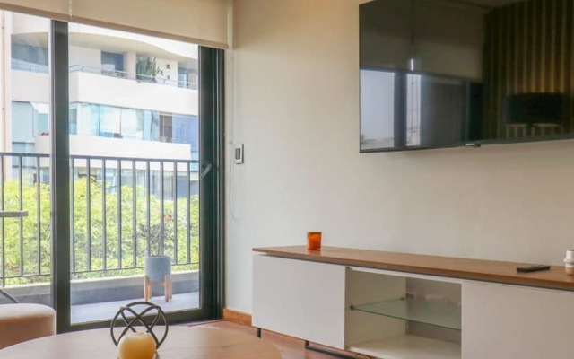 w Fascinating 1BR With Balcony in Miraflores