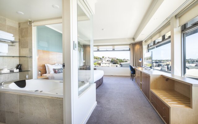 Nightelier Devonport Gateway Hotel