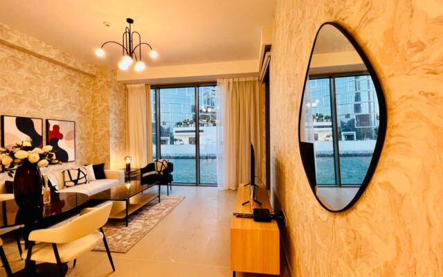 Luxury beach front apartment with balcony Dubai Marina