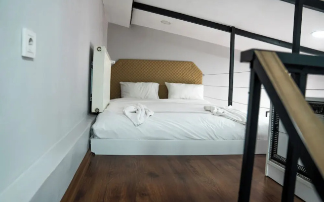 Aram Kerasi Rooms