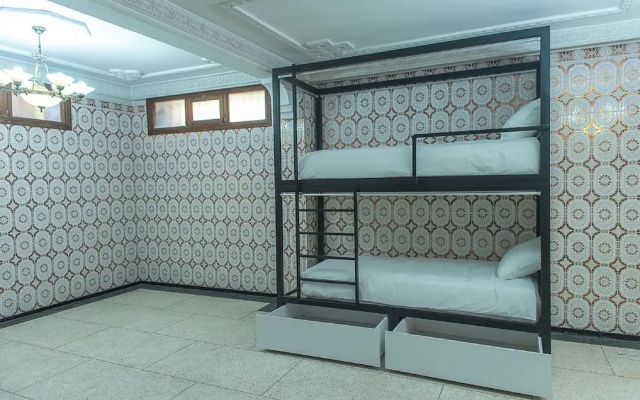 Lhostel