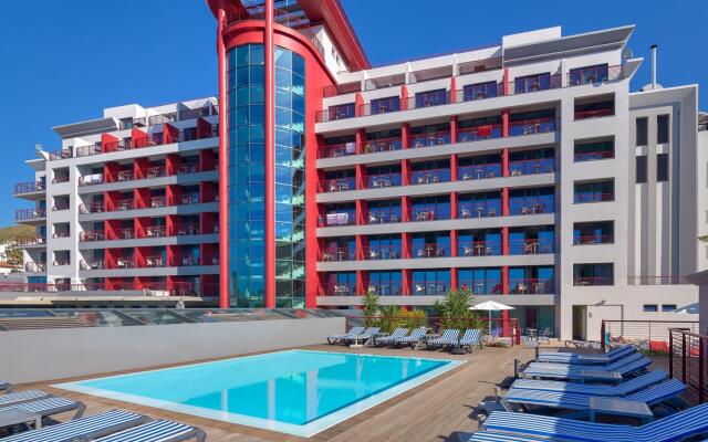 The Views Monumental