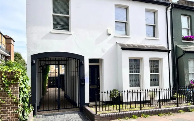 The Hammersmith Nest Lovely 3bdr Flat With Parking Patio