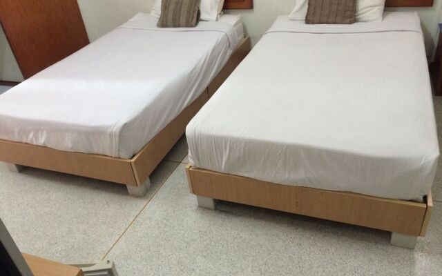 OYO 1161 Sathorn Mansion