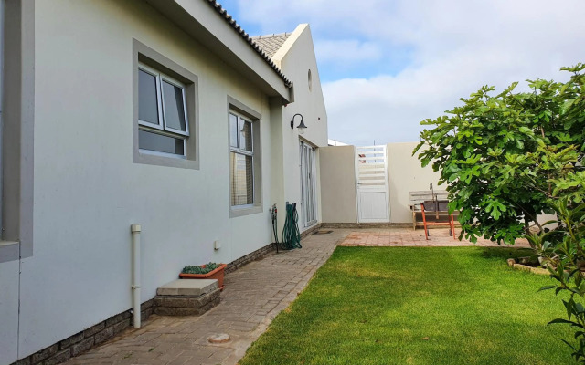 Acacia Four Seven Self-Catering