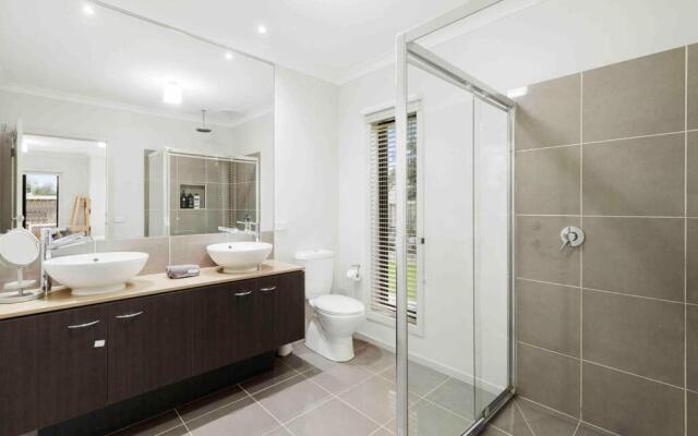 Corymbia Barwon Heads Modern Family Getaway!