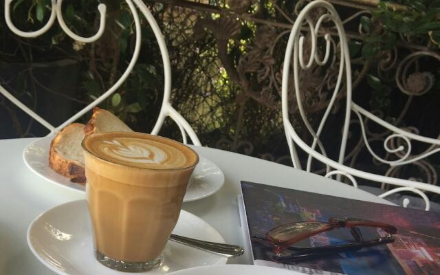 Andre's Mews Luxury Serviced Apartments