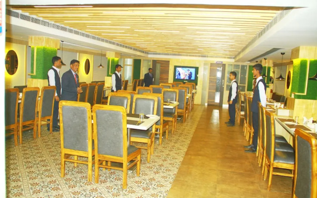 Sri Sampoorna Hotel