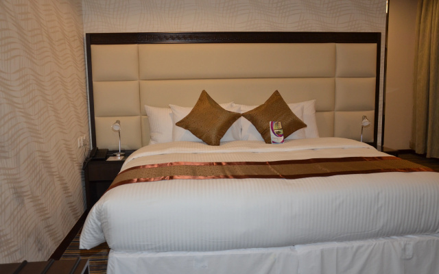 Golden Armada Hotel