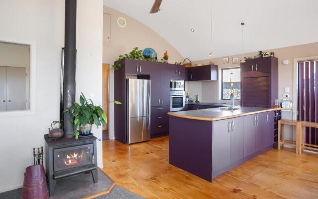 Tuhua Views - Waihi Beach Holiday Home