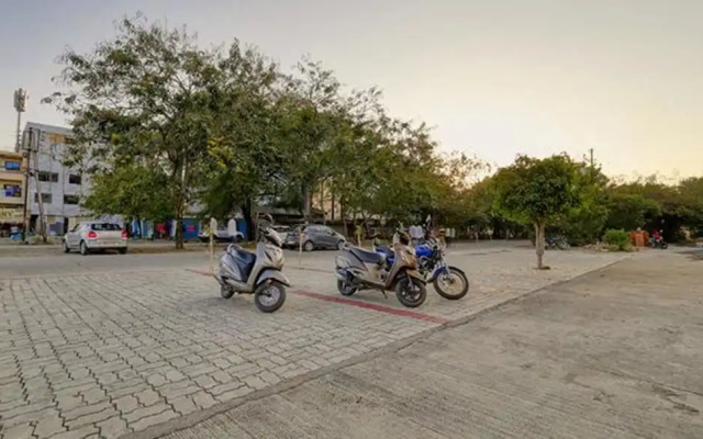 FabHotel Ten Eleven Grand