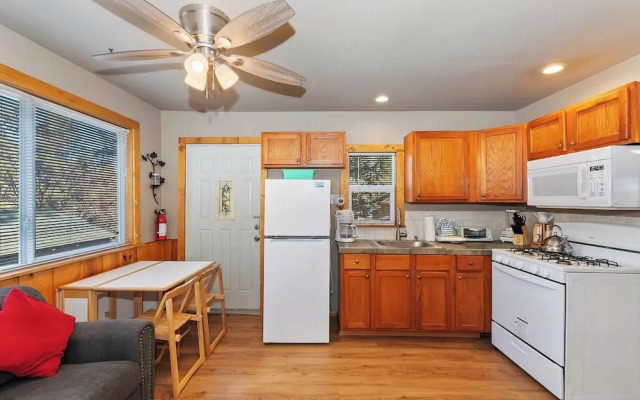 Tranquil 2-Bedroom Retreat