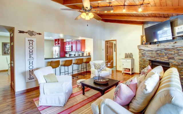 Near Golfing & Hiking: Pinetop Vacation Rental!