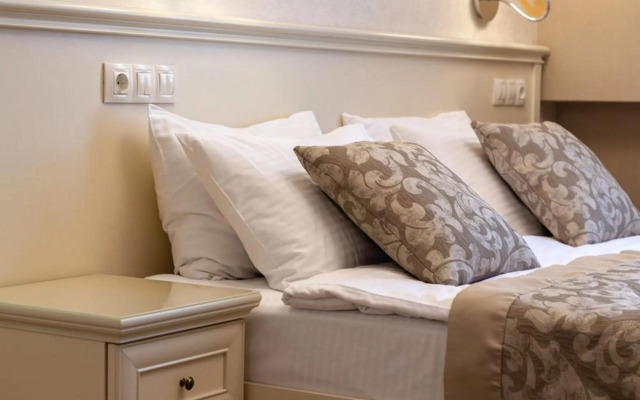 Royal mini-apart hotel on Serbska 6