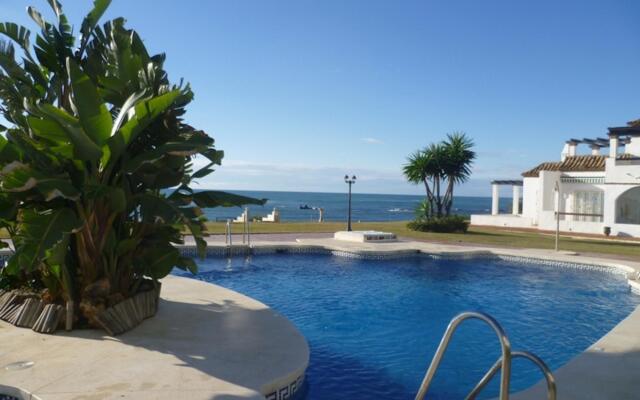 14963 - Front Line Beach Apartment