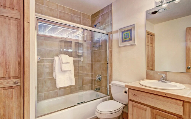 Stunning Mountain Getaway! Sleeps 10!