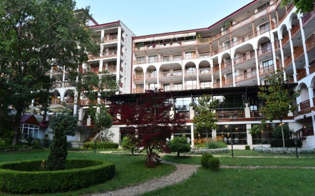 Estreya Residence Hotel and SPA