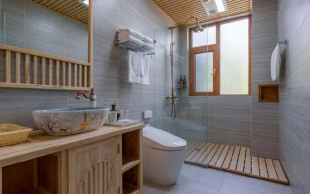 Floral Hotel · Rushuang Courtyard Lijiang