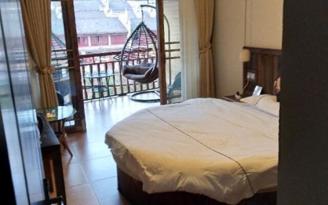 Yilushang Inn (Fenghuang Hanging Building)