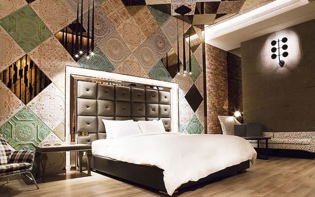 Royal Group Motel Feng Shan Branch