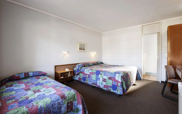 Parkway Hotel