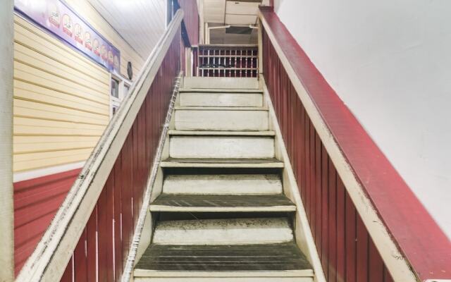 OYO Flagship 90890 Bratang Gede Residence