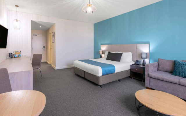 Mantra Melbourne Melton – Guest Rooms – Melbourne