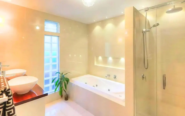 Whalers Watch Luxury Home