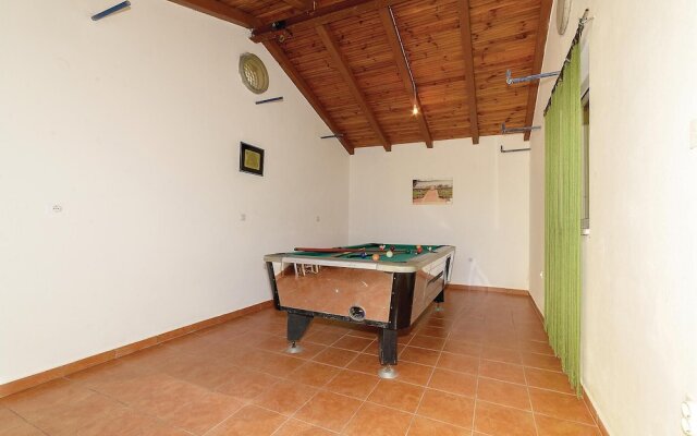 Beautiful Home in Banj With Wifi and 5 Bedrooms