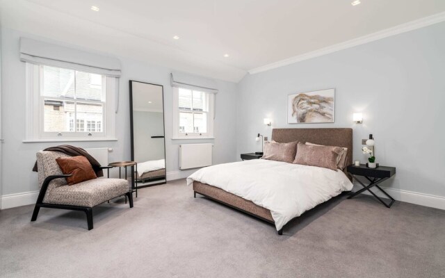 Lavish and Luxurious Chelsea Home