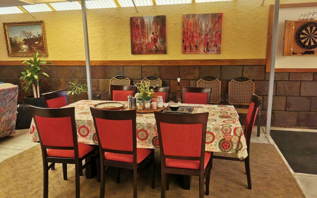 Chrissie's Dongara - Pet Friendly