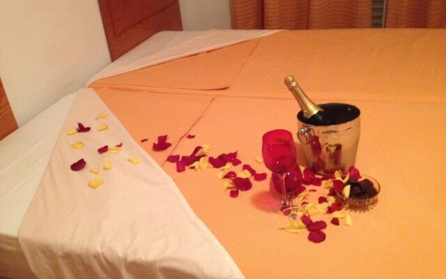 Hotel Apartamentos Al Tarik