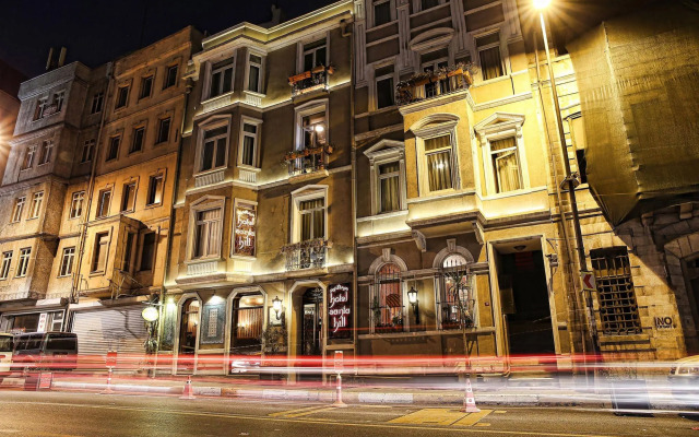 Santa Hill Hotel