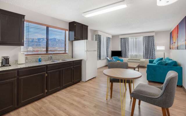 Days Inn by Wyndham Bernalillo