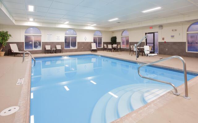 Holiday Inn Express Hotel & Suites Beatrice by IHG