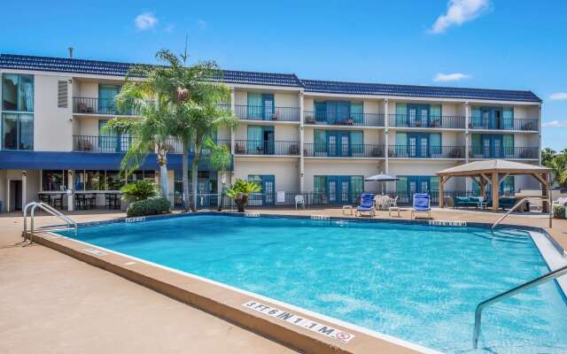 Clarion Inn & Suites Central Clearwater Beach