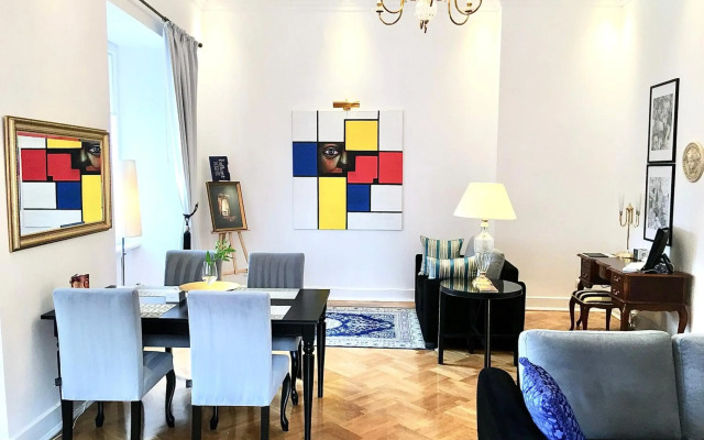 MONDRIAN Luxury Suites & Apartments Market Square IV