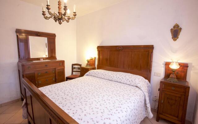 The Casina sleeps 4 surrounded by greenery-LA CASINA A SCHIOPPARELLO
