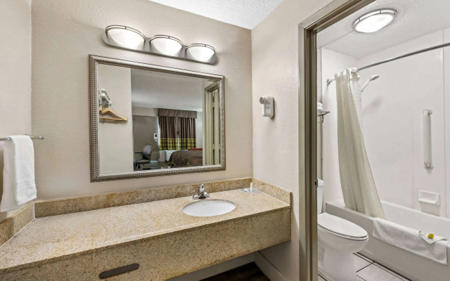 Super 8 by Wyndham Garysburg/Roanoke Rapids